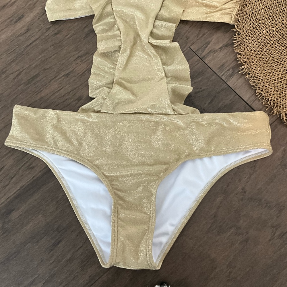 Gold Goddess Ondademar Monokini - Picture 2 of 5